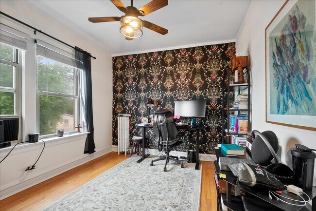 Building Photo - 4128.5 N Kedvale Ave