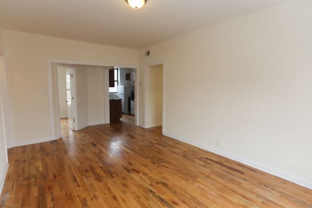 Building Photo - 836 W Waveland