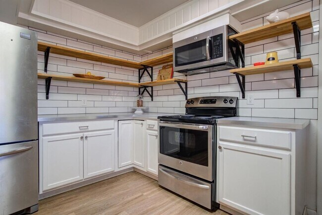 Building Photo - PRE-LEASING for AUGUST - A Great Farmhouse Chic 3/2/2 near Texas Tech