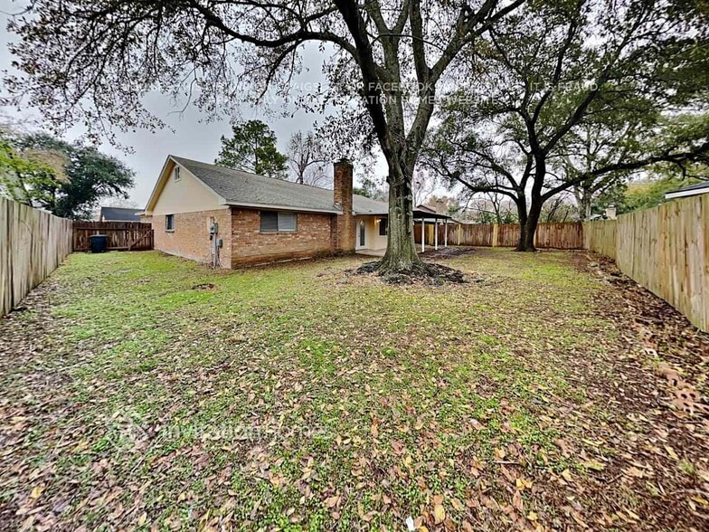 Building Photo - 22711 Elsinore Dr