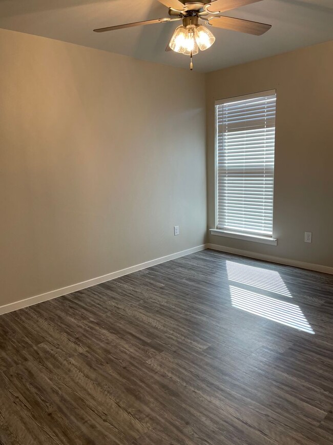 Building Photo - 4 bed 2 bath - Frenship ISD