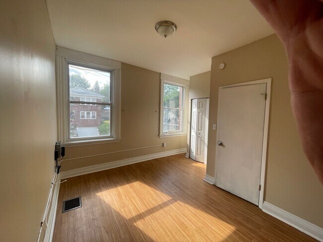 Building Photo - 14 N Bryant Ave