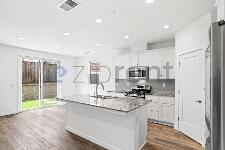 Building Photo - 1280 Hernandez Wy