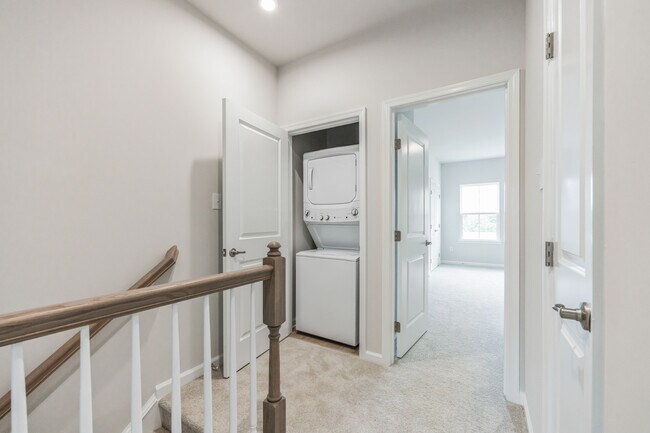 Building Photo - 28 Sidney Ln