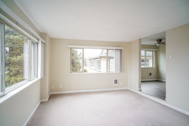 Building Photo - 4314 Southwest View Point Ter