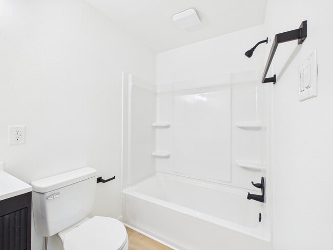 Building Photo - 902 Gilmore St