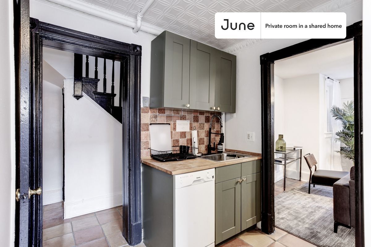 Building Photo - Room in Shared 4 bed/1.5 bath home in Capitol Hill