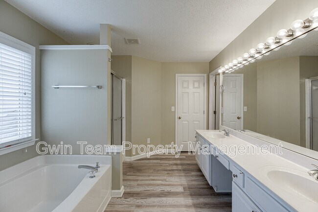Building Photo - 305 Leatherman Ct