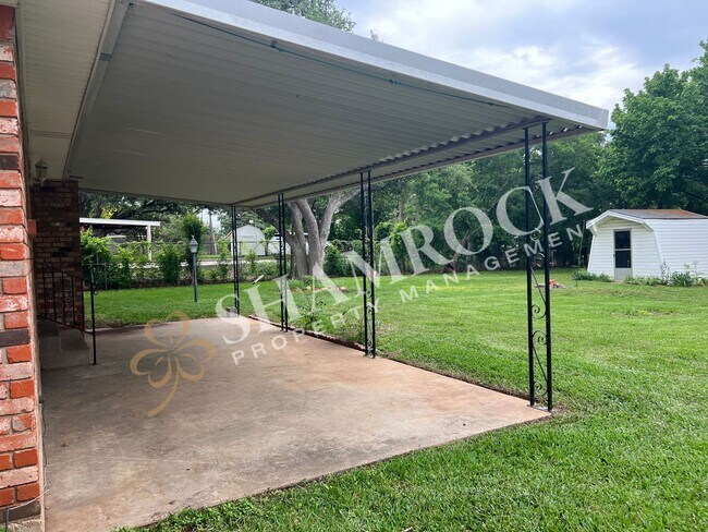 Building Photo - Woodway Home