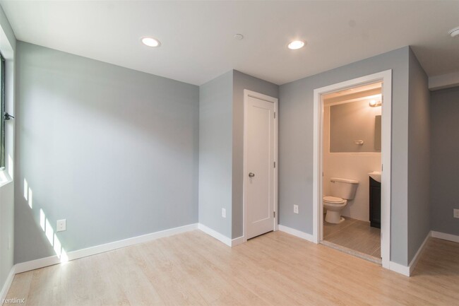 Building Photo - 6 br, 5 bath Triplex - 1507 W OXFORD ST Un...