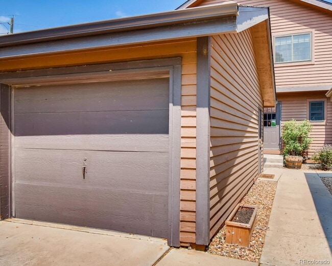 Building Photo - Wonderful 3-Bed Townhome Near Waneka Lake!