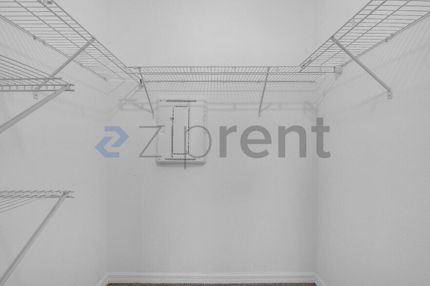 Building Photo - Unit