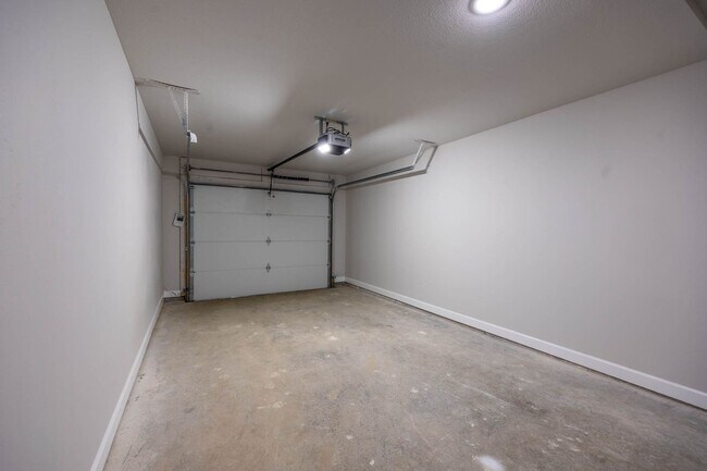 Building Photo - 365 SE 95th Rd