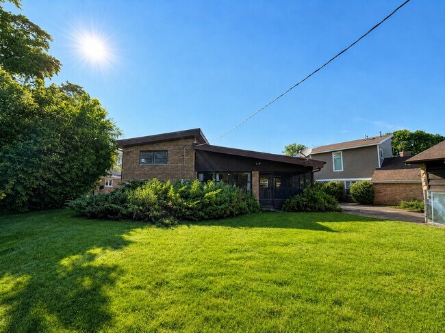 Building Photo - 406 Sunset Dr
