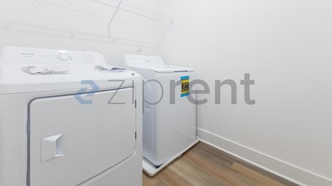 Building Photo - Unit
