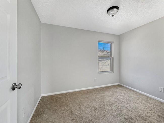 Building Photo - 114 8th St
