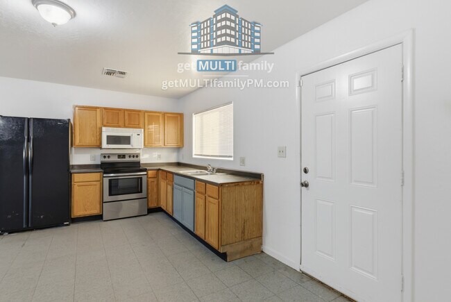 Building Photo - 1331 E Pueblo Ave