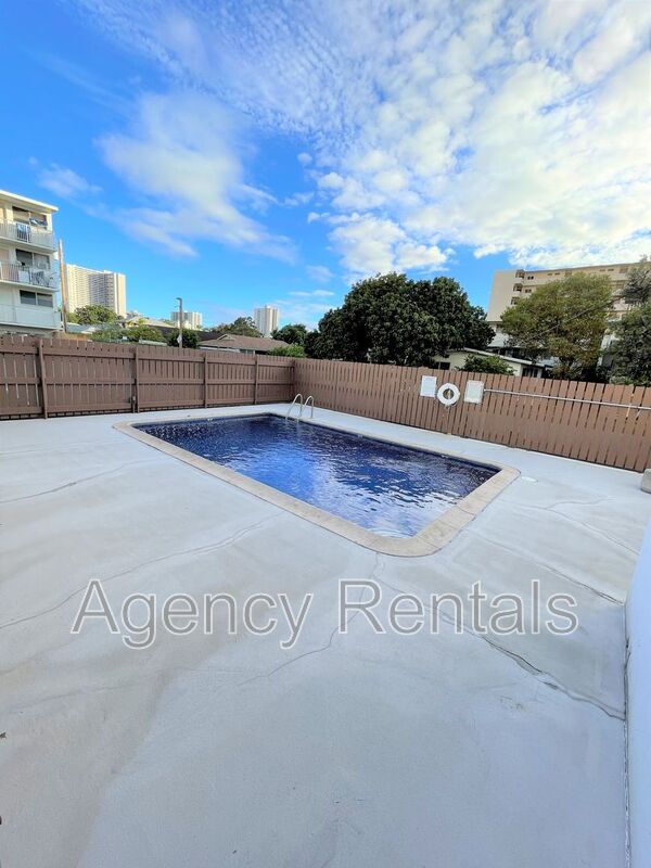 Building Photo - 1525 Kewalo St