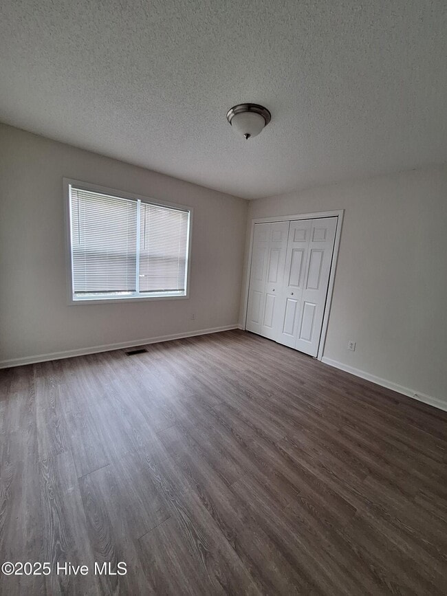 Building Photo - 3979 Sterling Pointe Dr