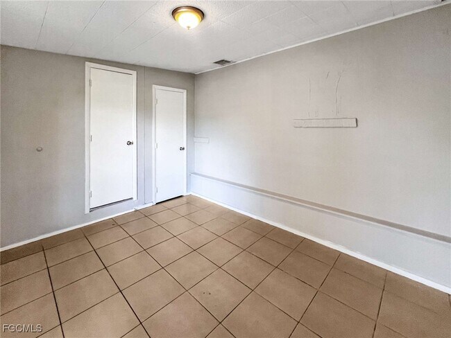 Building Photo - 9861 Orange River Blvd