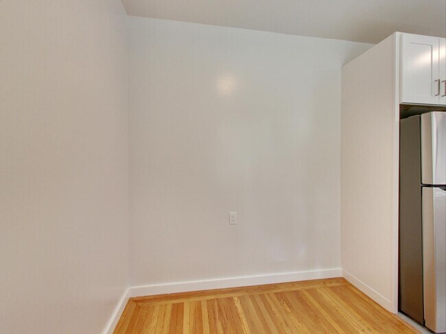 Building Photo - 221 24th Ave