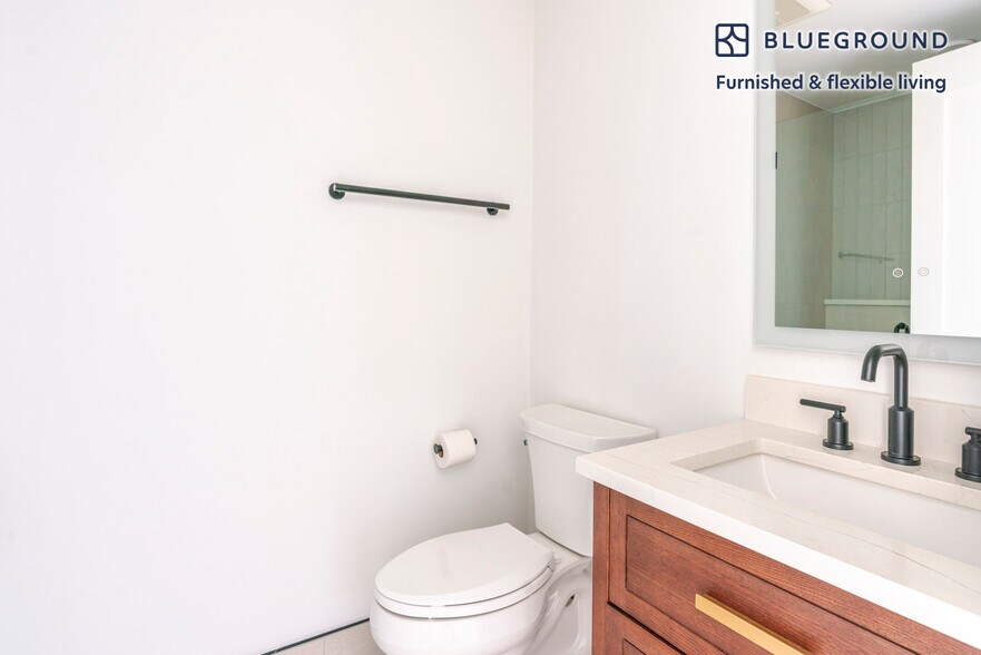 Building Photo - 716 L St SE