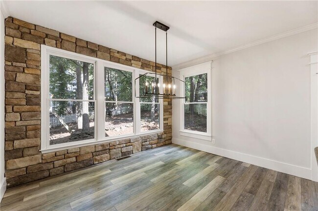 Building Photo - 330 Summerlin Dr