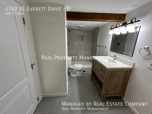 Building Photo - 4749 NE Everett Dr