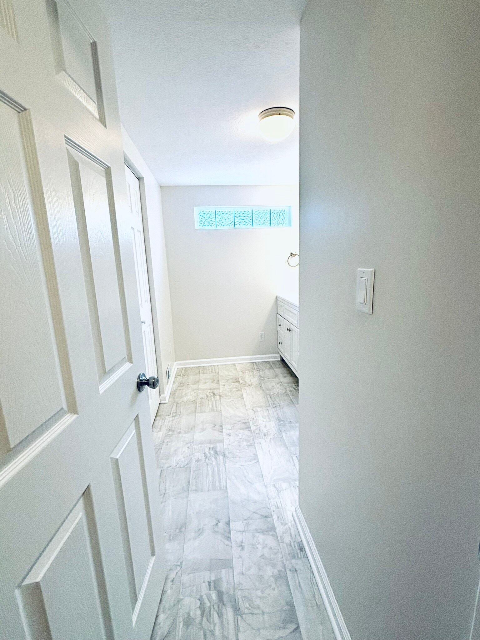 Roomy bathroom - 9841 Cleveland Ave NW