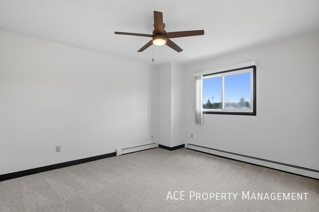 Building Photo - 717 Dakota Dr