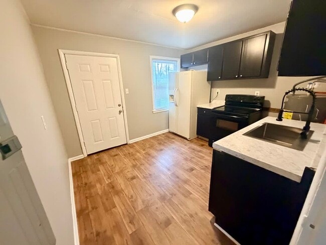 Building Photo - 700 Jackson St