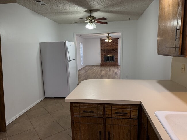 Building Photo - 202 N Cimarron Dr