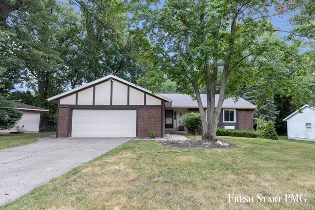 Primary Photo - Charming 3-Bedroom Home in Walker – Conven...