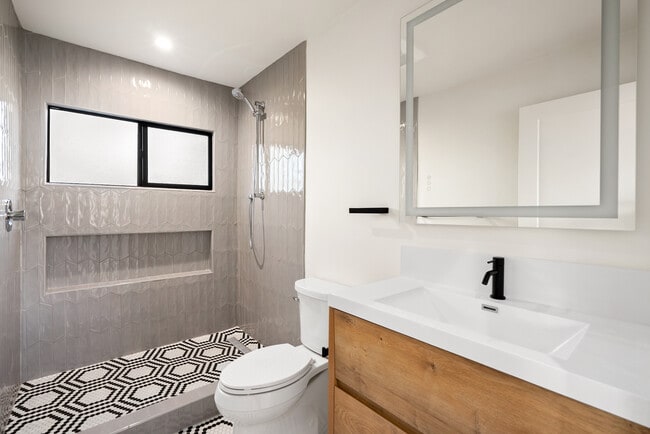 Building Photo - 152 Cuesta Dr