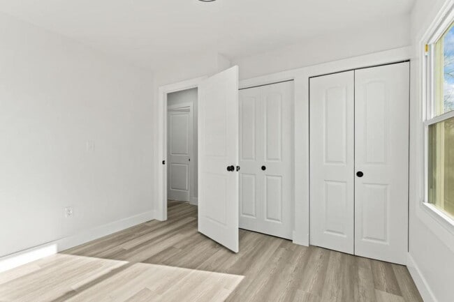 Building Photo - 4142 Meadowdale Dr