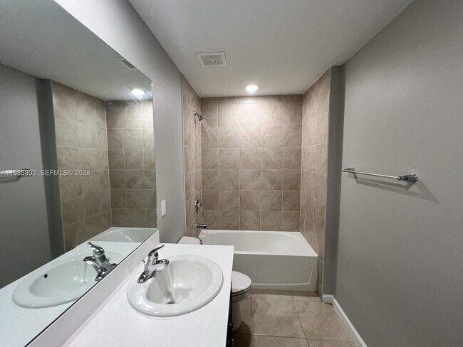 Building Photo - 682 NW Floresta Dr