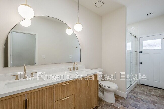 Building Photo - 1531 E Silverwood Dr