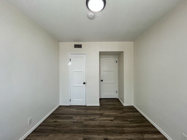 Building Photo - 3401 W 84th Pl