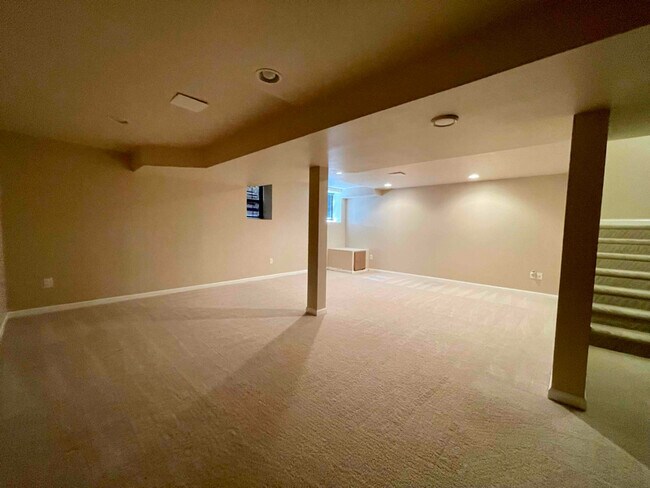 Building Photo - 53 Ross Way