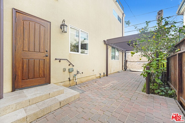 Building Photo - 1834 Euclid St