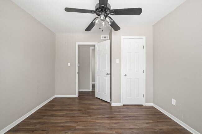 Building Photo - Two Bedroom Apartment in Tech Terrace
