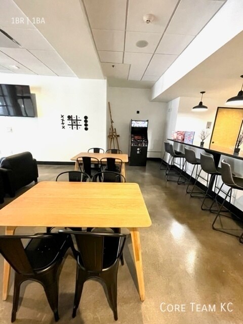 Building Photo - Renovated River Market Loft For Rent!