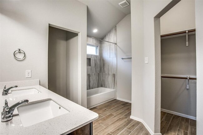 Building Photo - 225 Trailside Ln