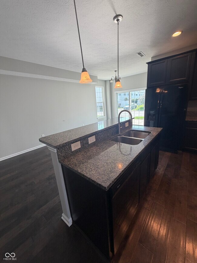Building Photo - 9681 Angelica Dr