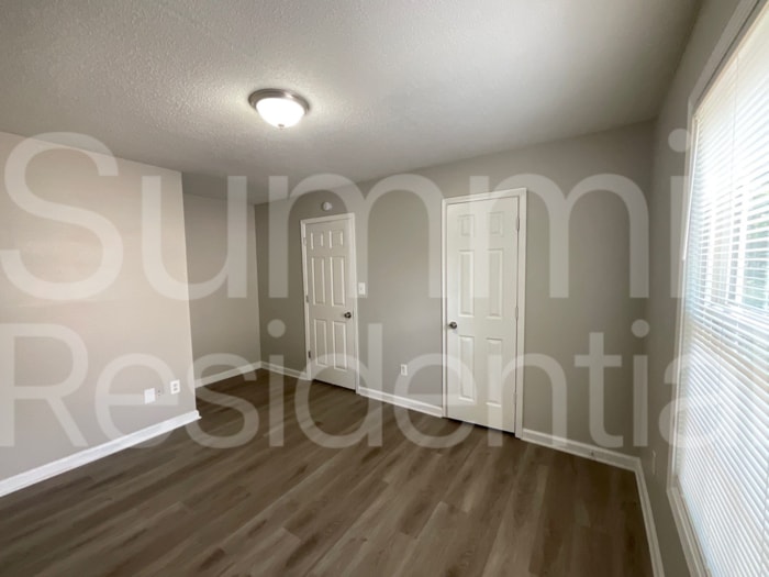 Building Photo - 7189 Ravenwood Ln