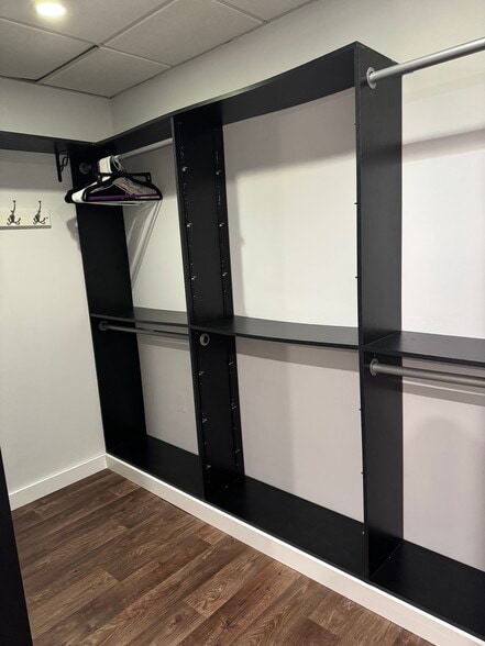 Walk in closet in bedroom - 6 Yale Rd
