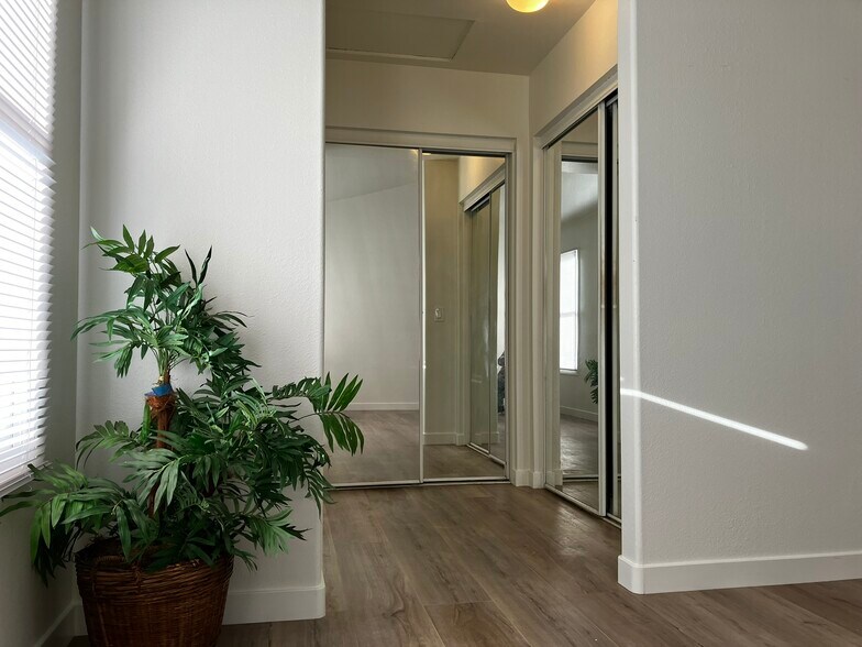 Building Photo - 629 S Glassell St