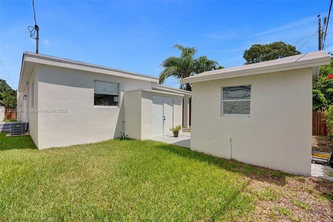 Building Photo - 2978 SW 14th St