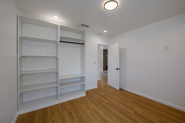 Building Photo - 6557 Darwell Ave