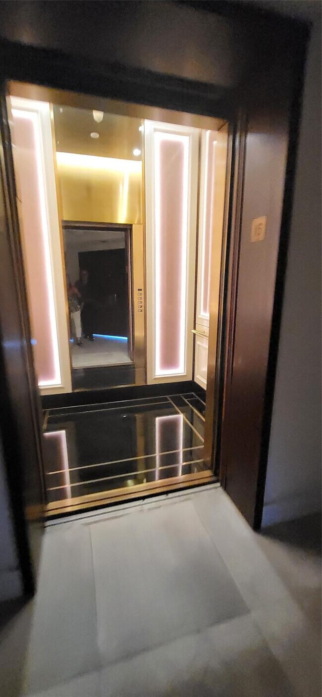 Building Photo - 2600 Island Blvd